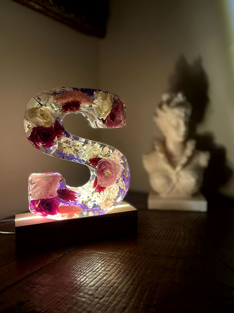 LETTERE GIGANTI FIORI LUMINOSE