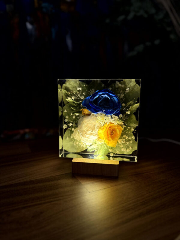 Lampada quadrata media fiori gialli blu bianchi 2