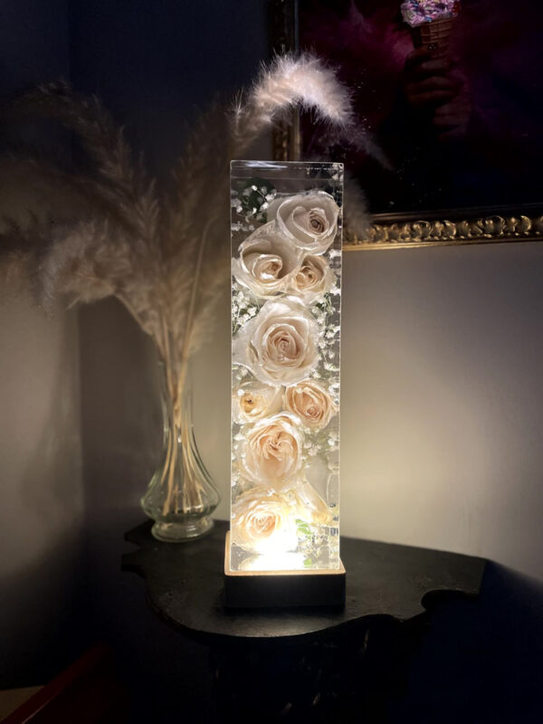 Lampada parallelepipedo rose bianche 1