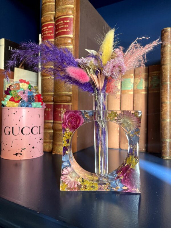 Vaso quadrato fiori viola fucsia gialli 4