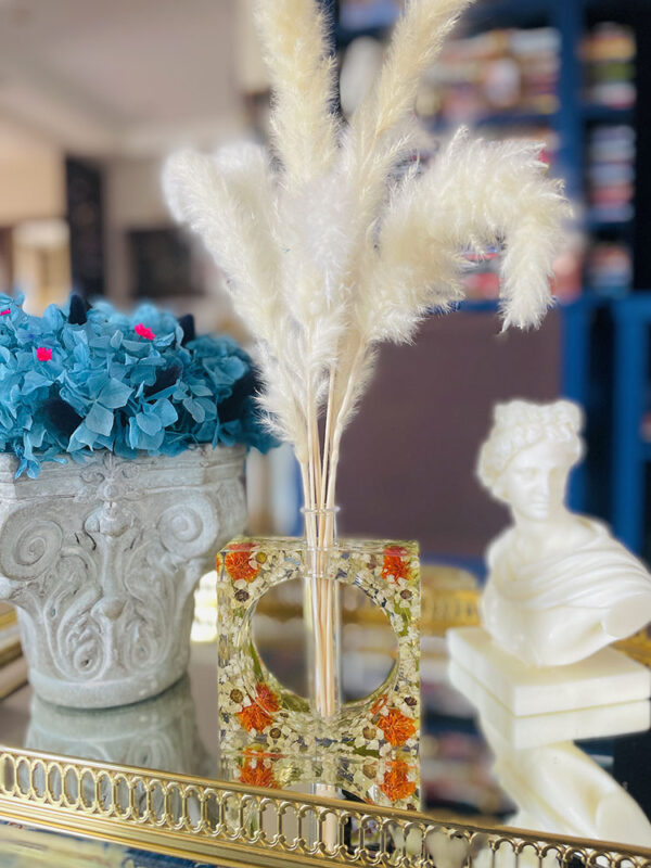 vaso fiori arancioni e bianchi 2