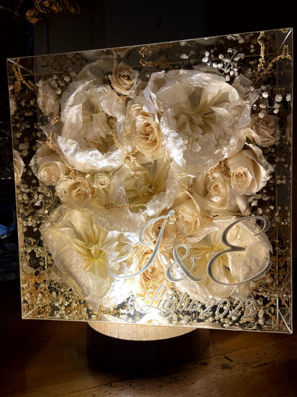Bouquet 20x20 fiori bianchi lettere acrilico 6