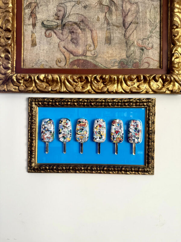 Quadro 6 gelati fumetti sfondo celeste cornice d'epoca oro 3