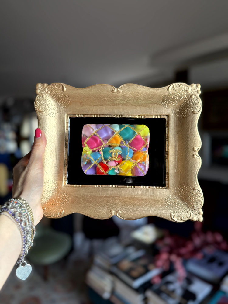 Quadro borsa Chanel palle colorate e glitter oro cornice oro 1