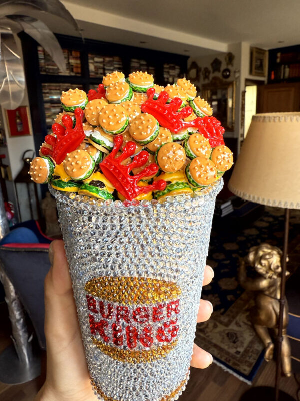 Scultura contenitore Burger King strass hamburger e corone 2