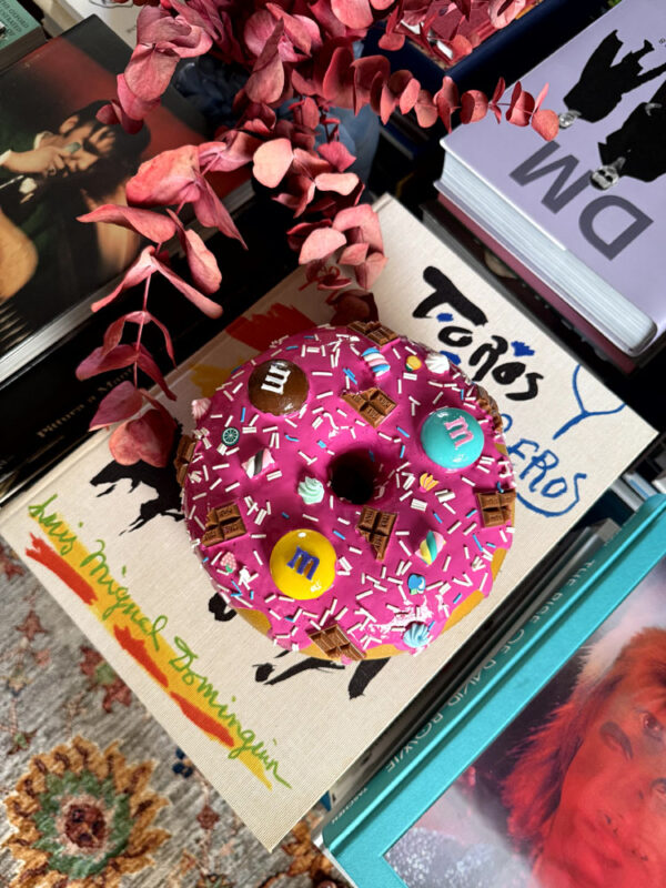 Ciambella rosa gigante da appendere e scultura 5