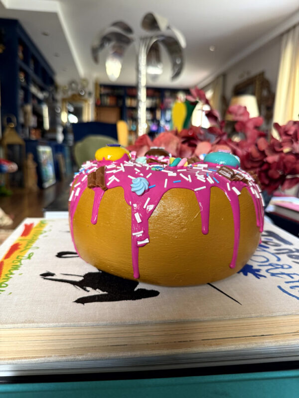 Ciambella rosa gigante da appendere e scultura 8