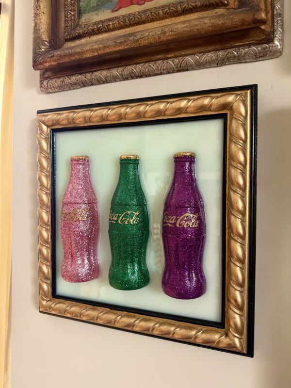 Quadro 3 bottiglie coca cola glitterate cornice oro e nera 7