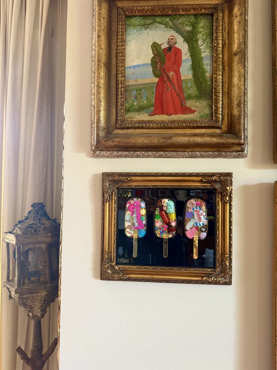 Quadro 3 gelati caramelle cornice oro scuro sfondo nero 3