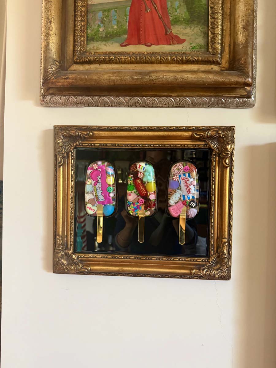 Quadro 3 gelati caramelle cornice oro scuro sfondo nero 5