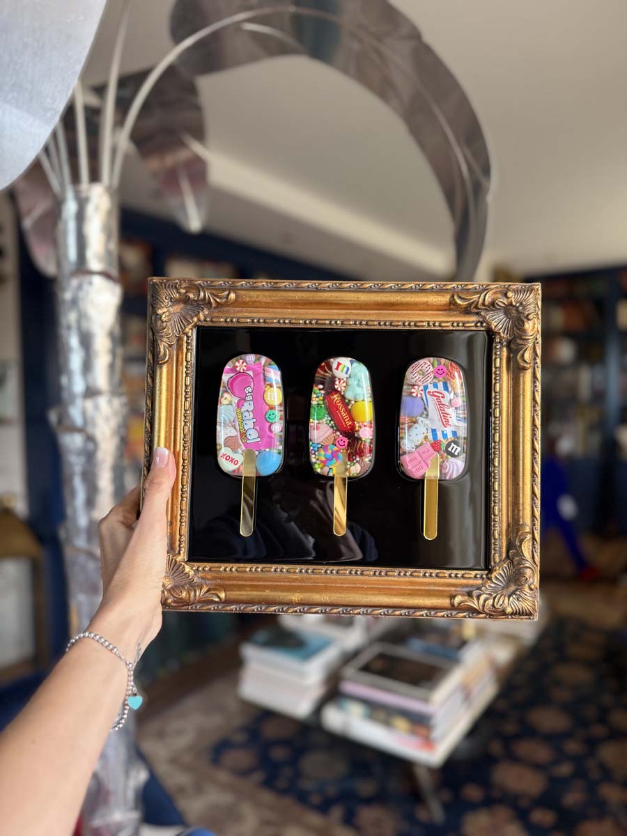 Quadro 3 gelati caramelle cornice oro scuro sfondo nero 8