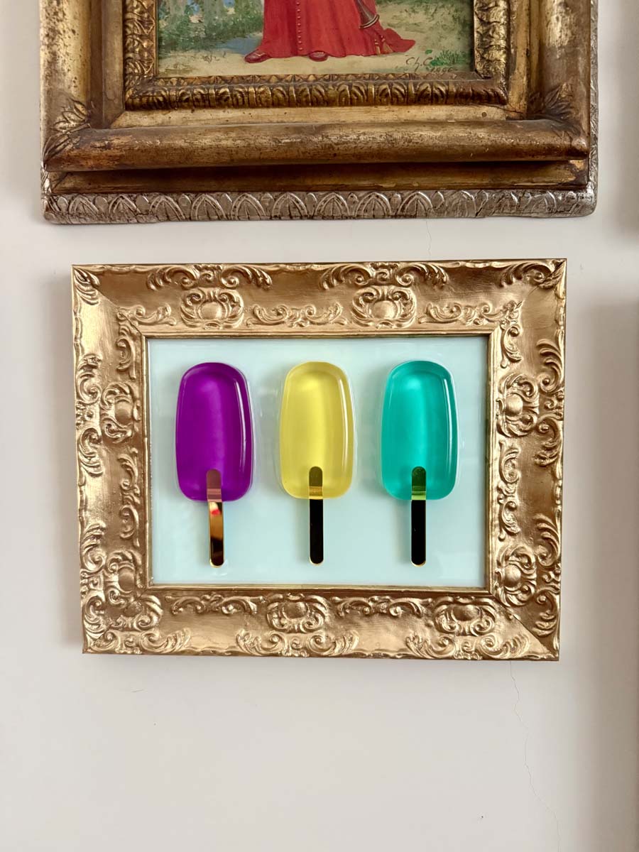 Quadro 3 gelati colorati cornice in stile oro sfondo bianco 2