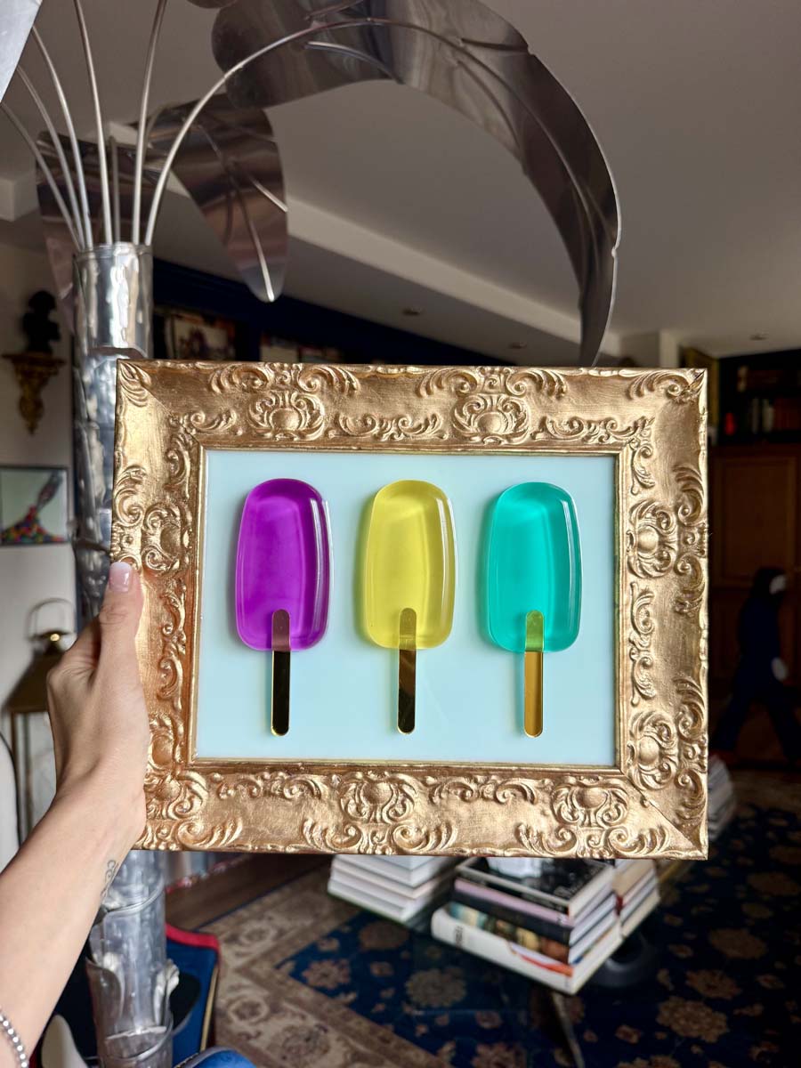 Quadro 3 gelati colorati cornice in stile oro sfondo bianco 4