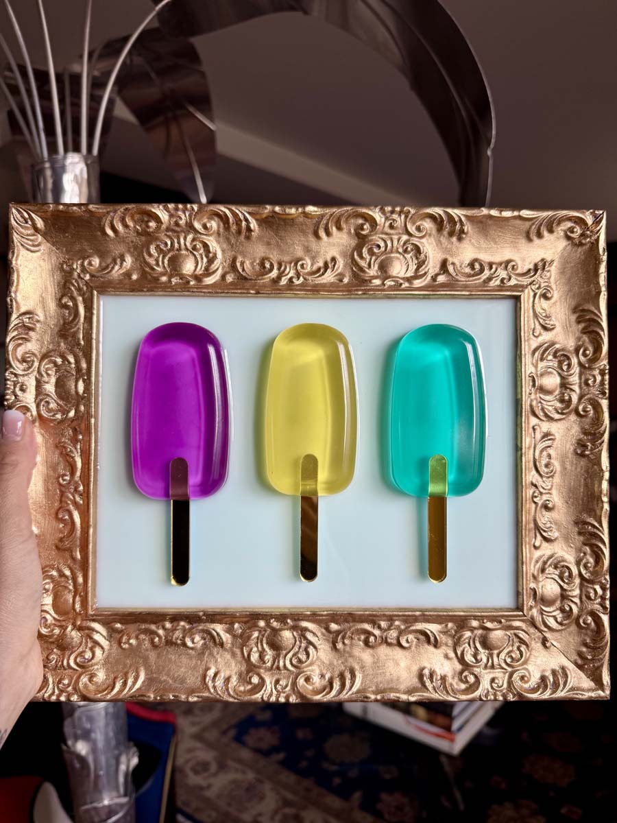 Quadro 3 gelati colorati cornice in stile oro sfondo bianco 7